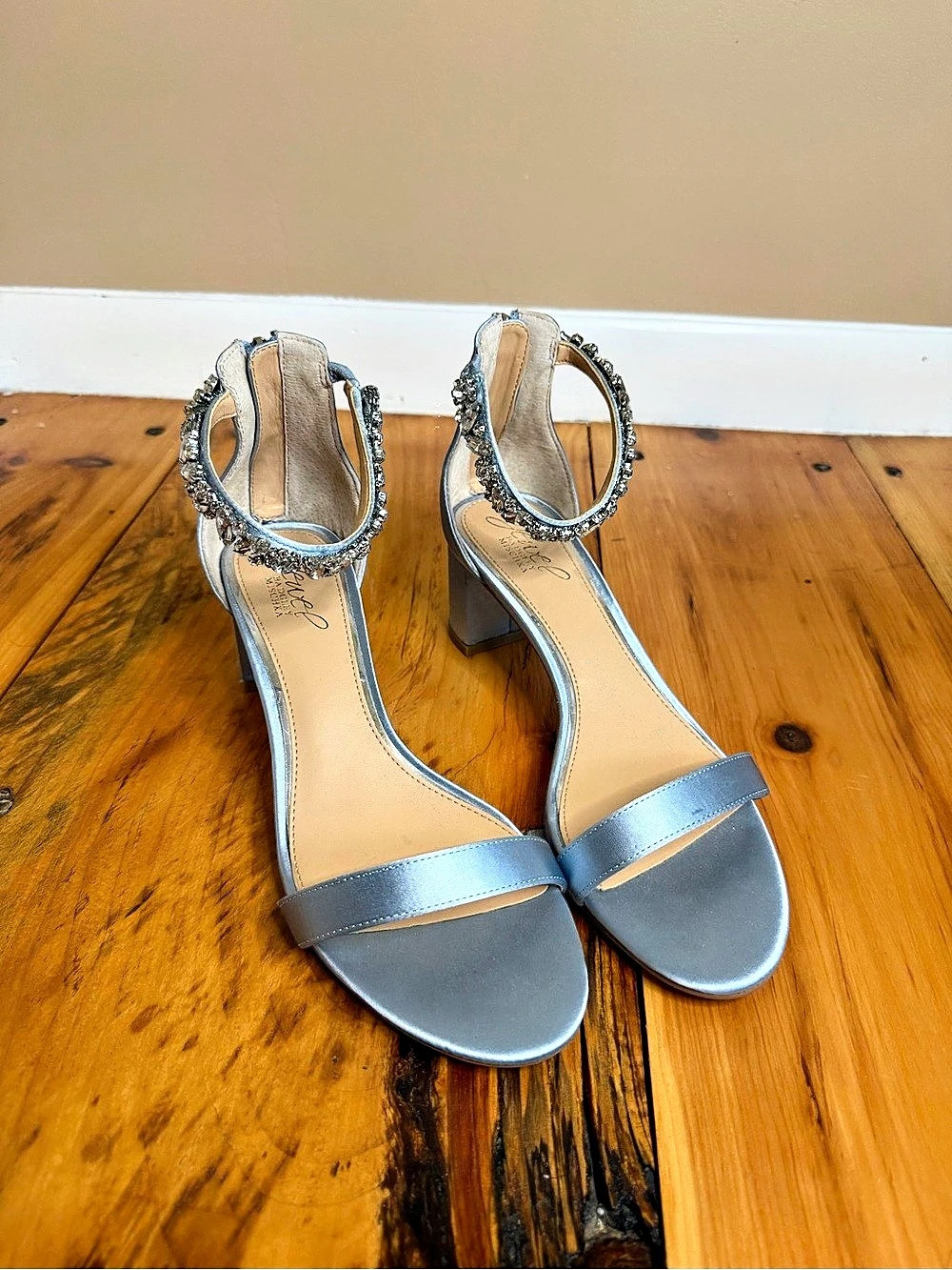 Jewel by badgley mischka rhinestone Ankle Strap Heels in blue US 8 Like New